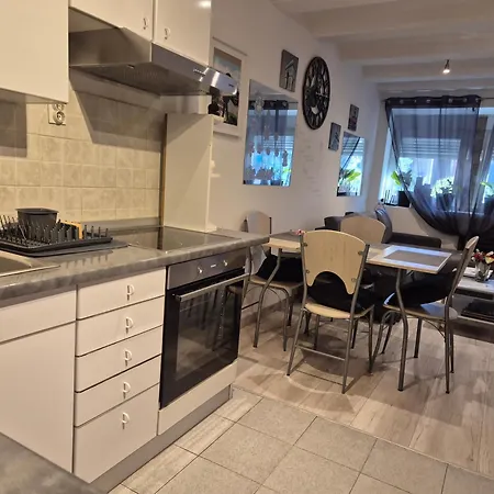 Roki & Diva Guest house 2*