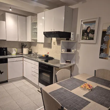 Roki & Diva 2* Zadar