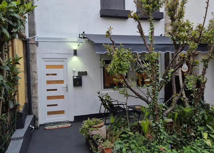 Roki & Diva Guest house 2*