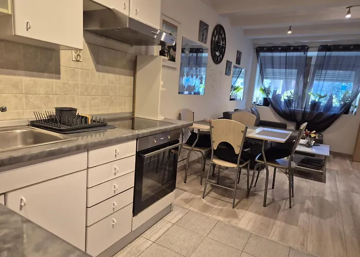 Roki & Diva (adults Only) Гостевой дом 2*